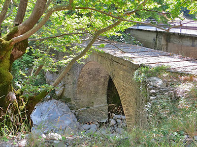 Αξιοθέατα στην Ηπειρο ΓΕΦΥΡΙ ΤΗΣ "ΜΕΓΑΛΗΣ ΒΡΥΣΗΣ"