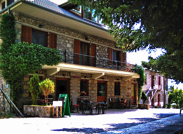 ΟΡΕΙΝΟ ΣΚΗΝΙΚΟ "ΚΑΦΕ ΛΑΔΟΚΟΛΛΑ" Tzoumerka Epirus Greece